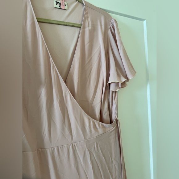 EUC Show Me Your Mumu Noelle Flutter Sleeve Wrap Dress in Dusty Blush - Picture 8 of 10